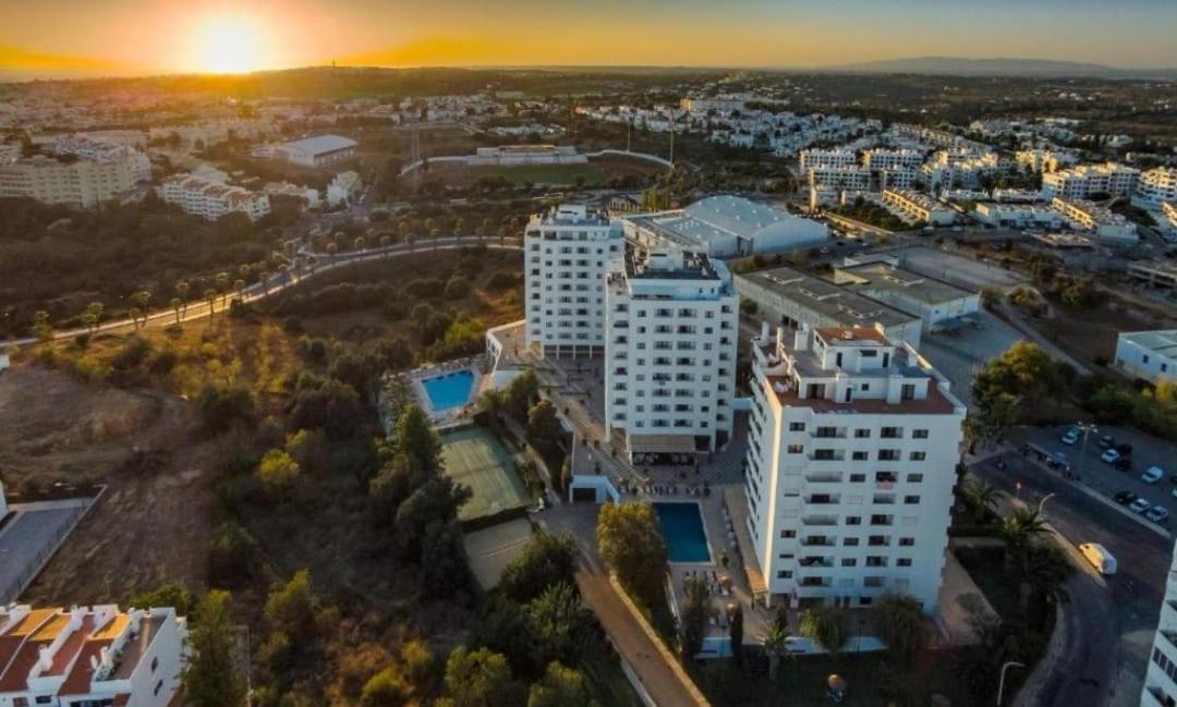 The Albufeira Concierge - Pool & Sunset Balconies Apartment Luaran gambar